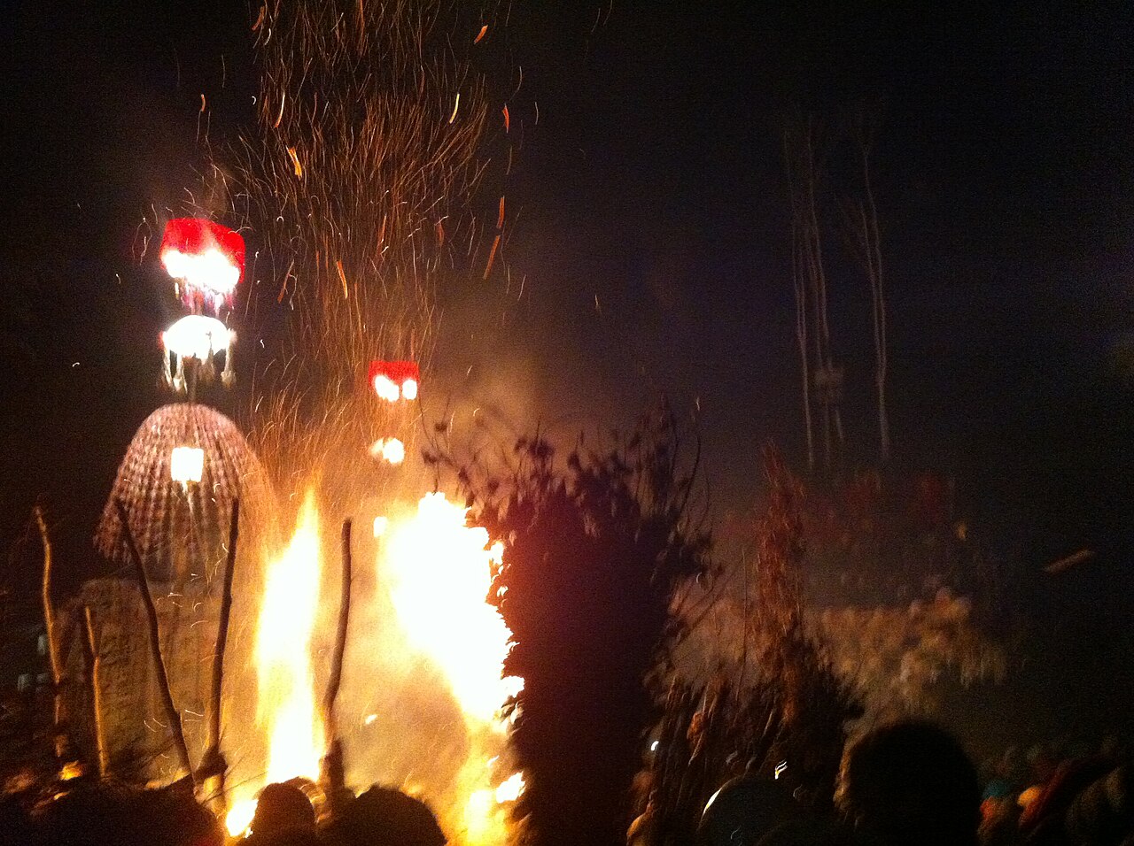 野沢温泉道祖神祭り 2027｜1月15日（金）・前回は20時半頃から火付け・観覧は入場券制